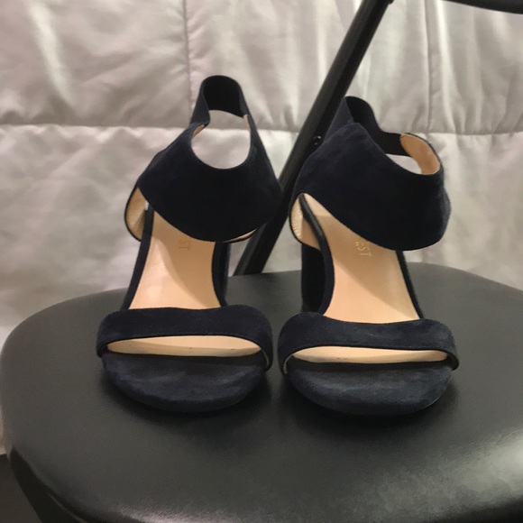 NINE WEST NAVY BLUE VELVET HEELS - Picture 2 of 4